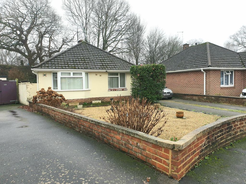 2 bed bungalow to rent in Porter Road, Poole BH17 Zoopla