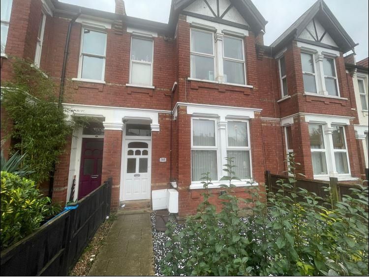 2 bed flat to rent in Squires Lane, Finchley N3, £2,000 pcm Zoopla