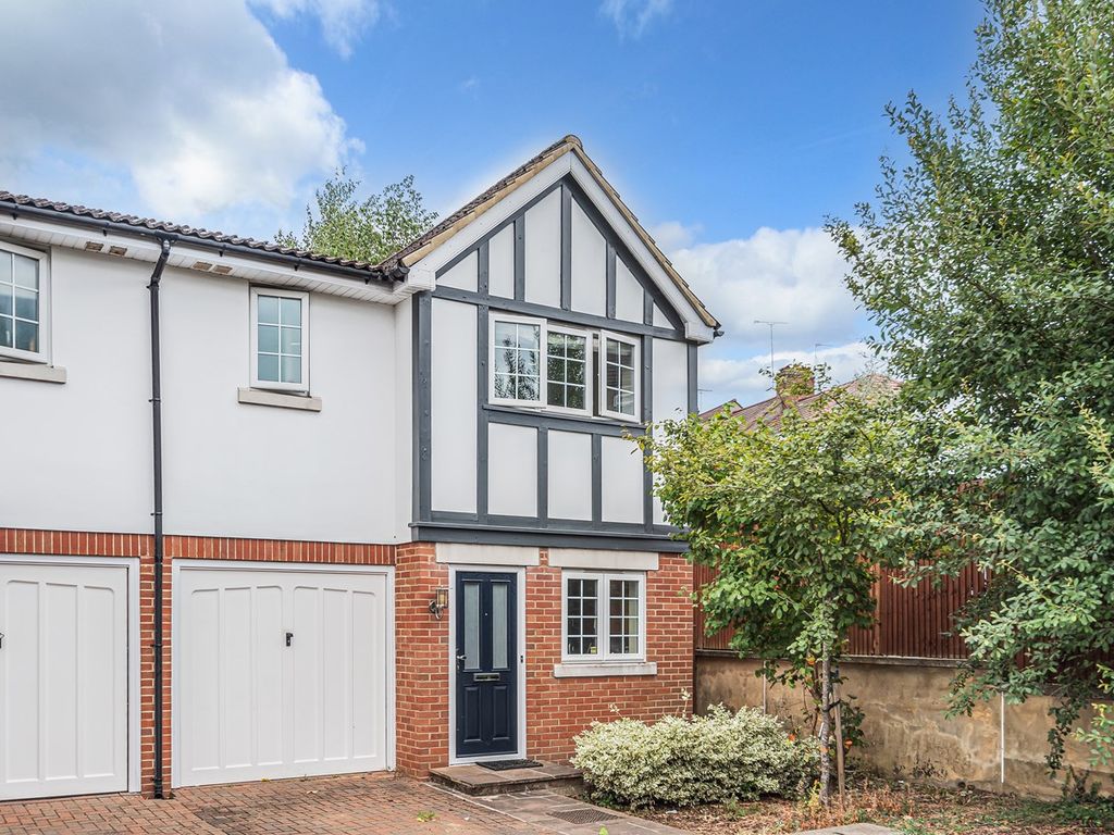 3 bed semidetached house for sale in Amber Close, County Gate,