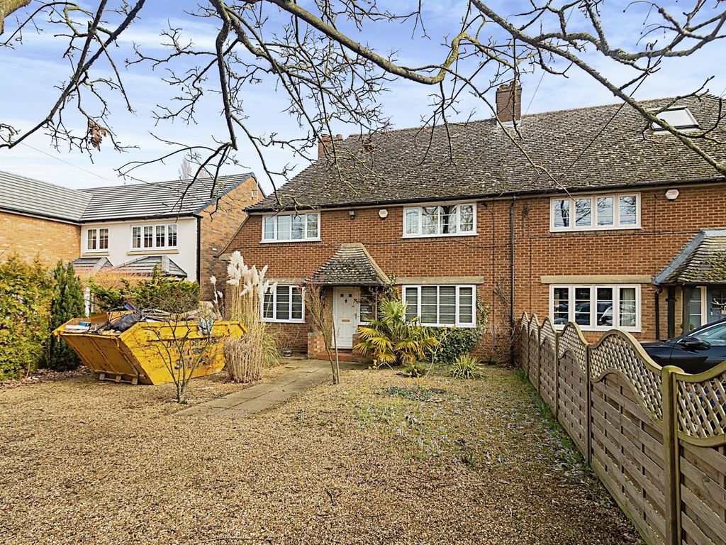 3 bed semidetached house for sale in Newport Road, Woburn Sands