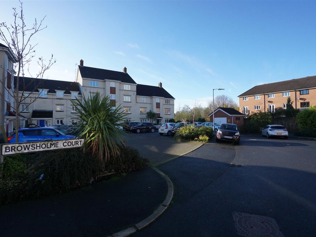 2 bed flat to rent in Browsholme Court, Westhoughton, Bolton BL5 Zoopla