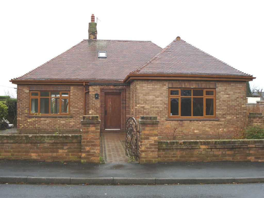 3 bed detached house to rent in Marian Drive, Rainhill, Prescot L35, £