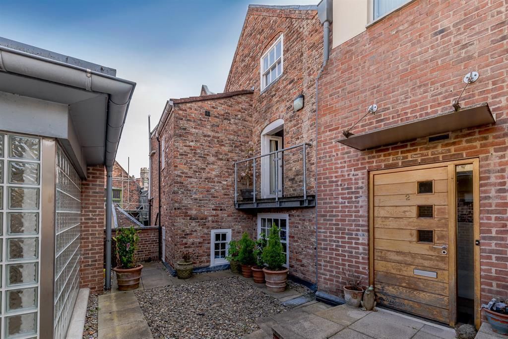 4 bed town house for sale in 1 Stonegate Court, Blake Street, York YO1