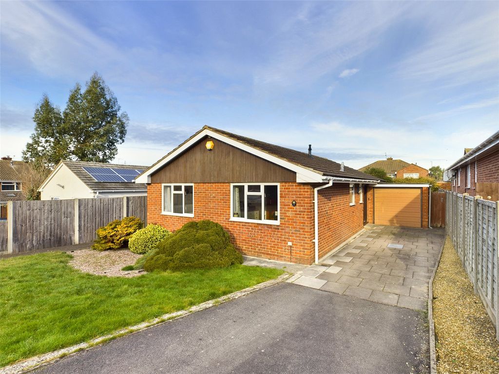 3 bed bungalow for sale in Hampton Close, Warden Hill, Cheltenham, Gloucestershire GL51 Zoopla