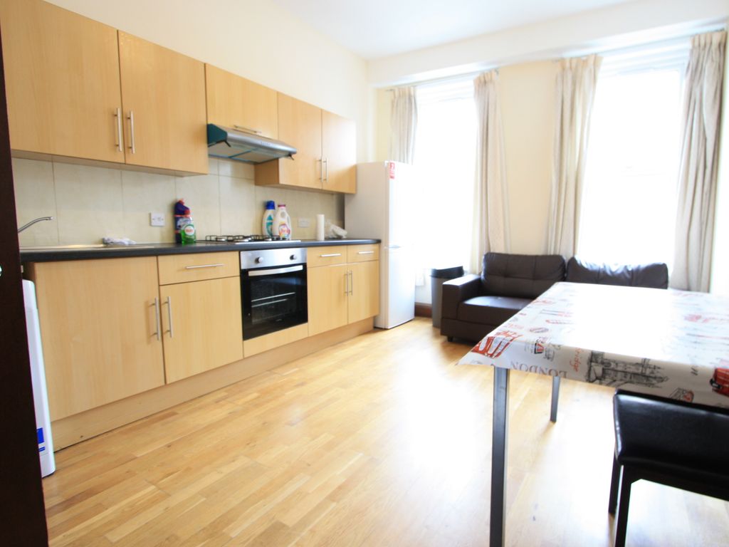 2 bed flat to rent in North End Road, Fulham SW6, £1,899 pcm Zoopla