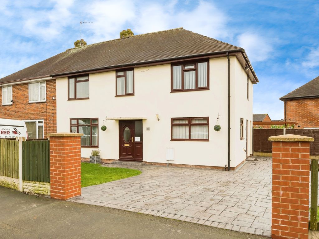 4 bed semidetached house for sale in Beech Grove, Oswestry, Shropshire