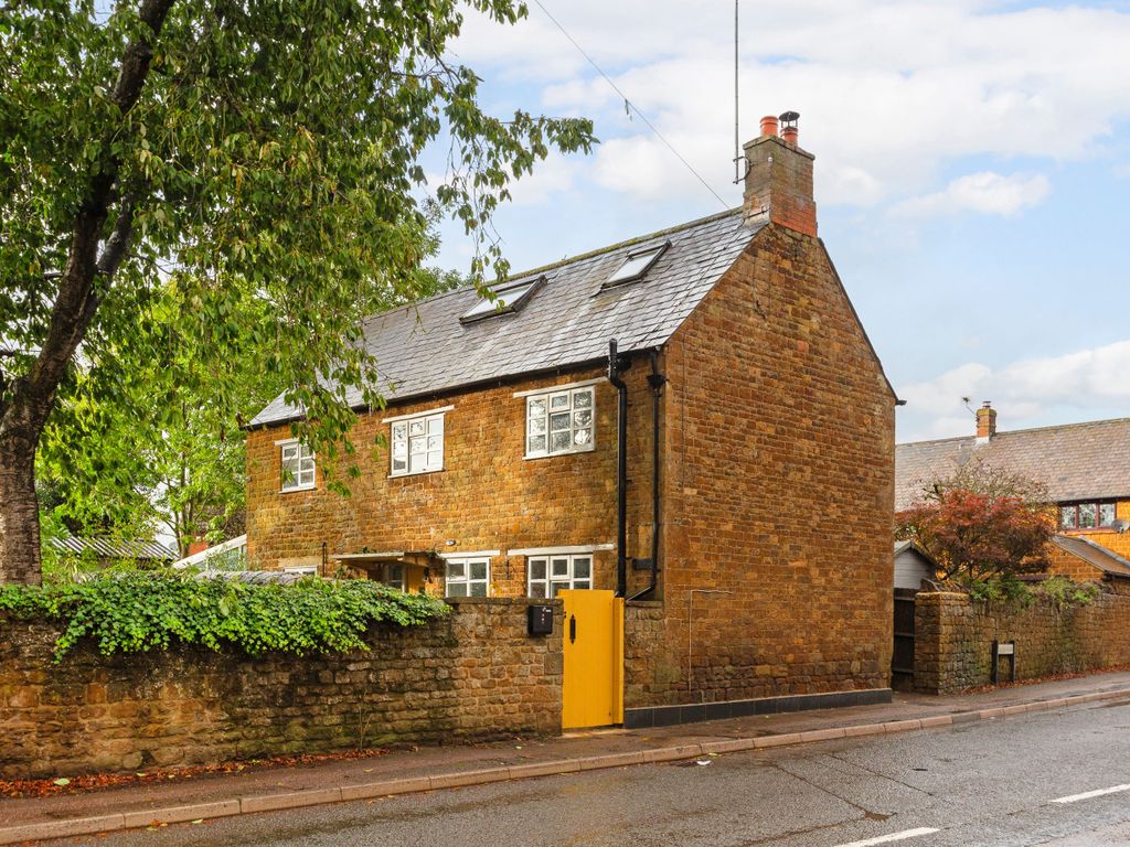 3 bed detached house for sale in Adderbury, Banbury OX17, £475,000 Zoopla