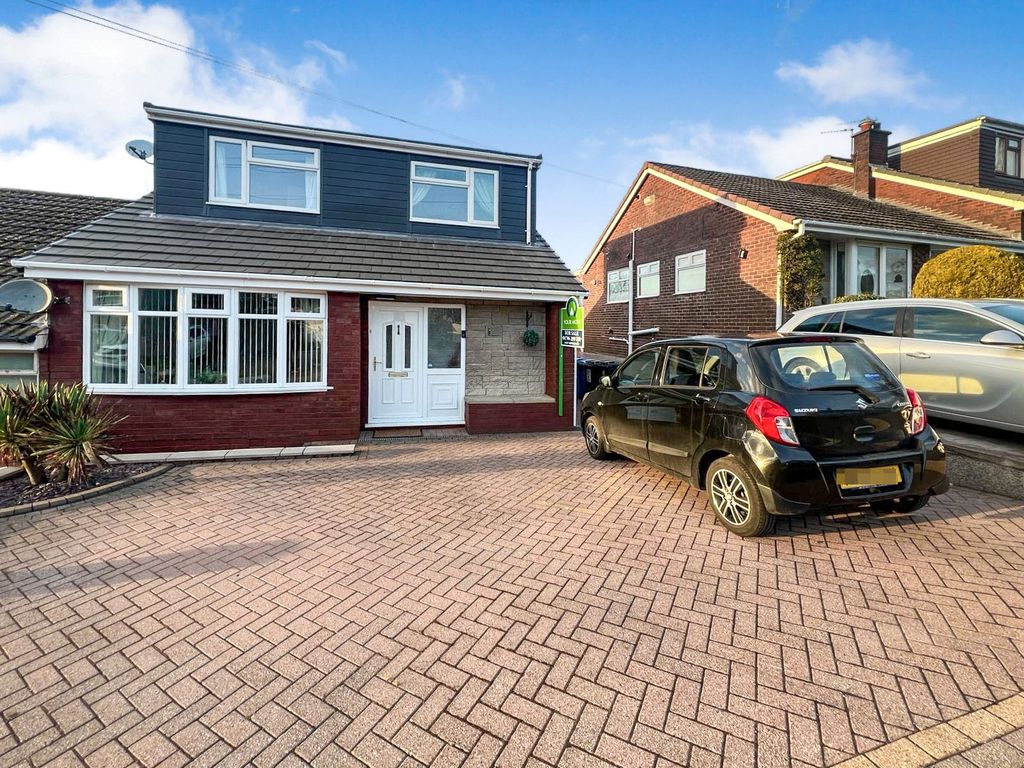 4 bed semidetached house for sale in Linkside Avenue, Royton, Oldham