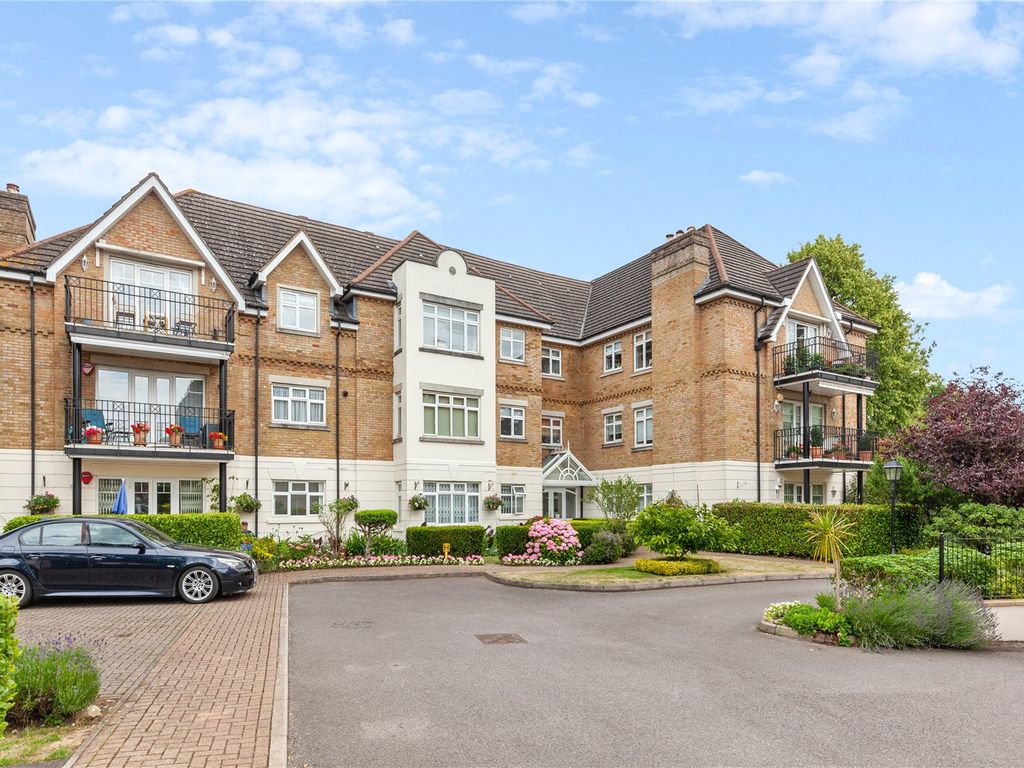 3 bed flat for sale in Highfield, High Road, Bushey Heath