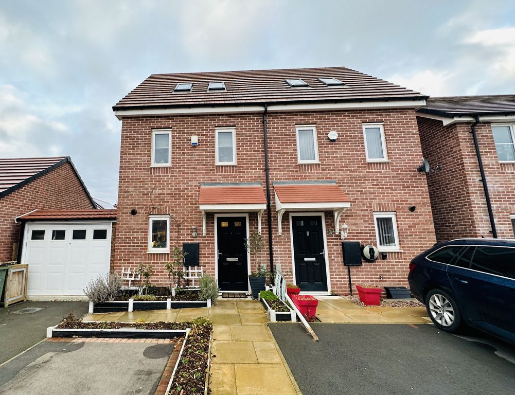 3 bed semidetached house for sale in Willow Way, Coventry CV3, £
