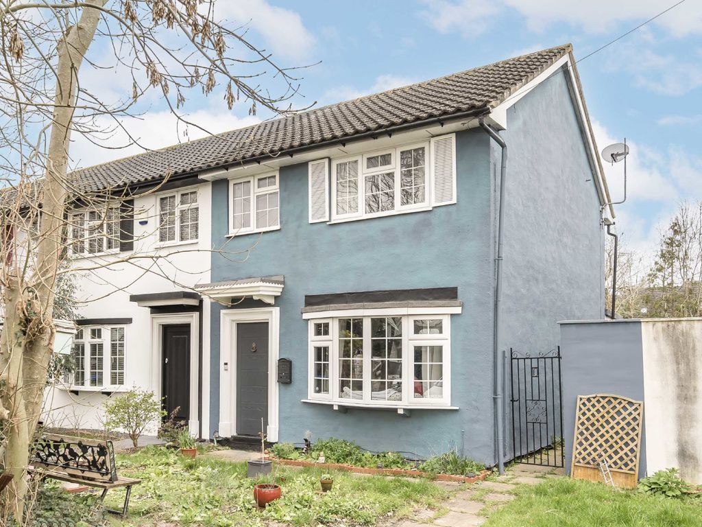 2 bed terraced house for sale in Regency Close, Hampton TW12, £575,000