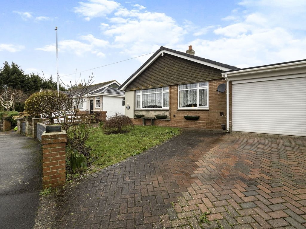 3 bed detached bungalow for sale in Brantwood Drive, Paignton TQ4, £