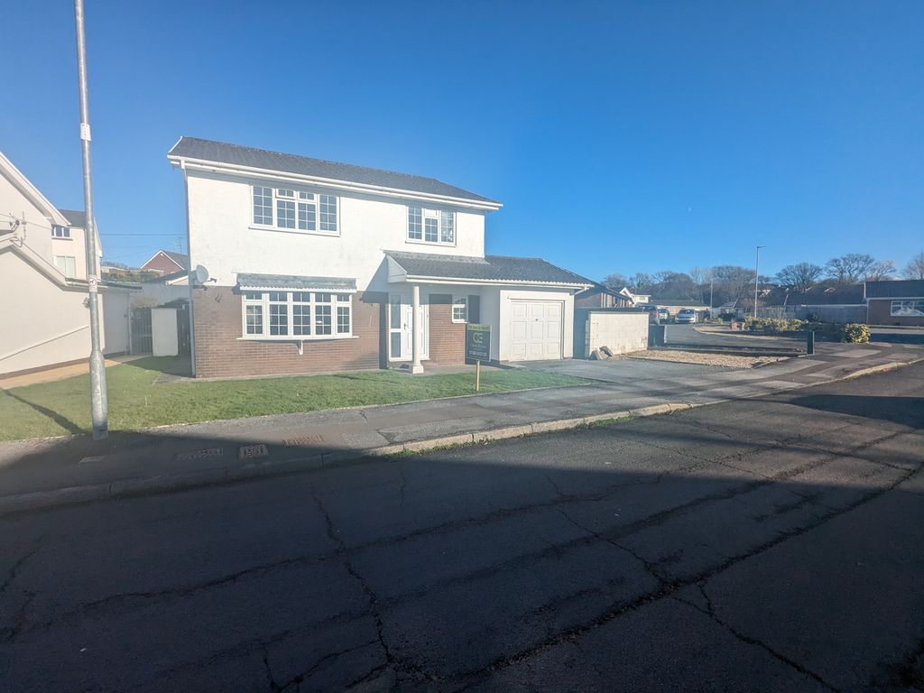 4 bed detached house for sale in Llwyn Y Bryn, Ammanford SA18, £259,950