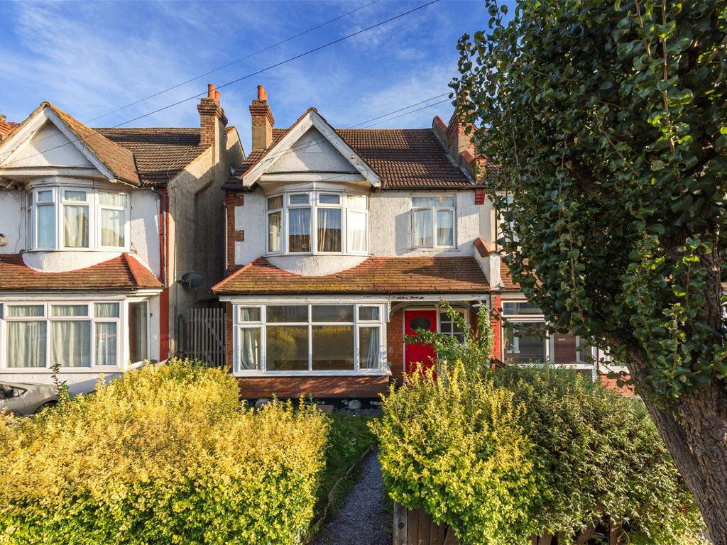 2 bed flat for sale in Galpins Road, Thornton Heath CR7, £275,000 Zoopla
