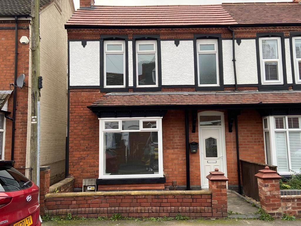 3 bed semidetached house to rent in Beaumont Road, Halesowen B62, £