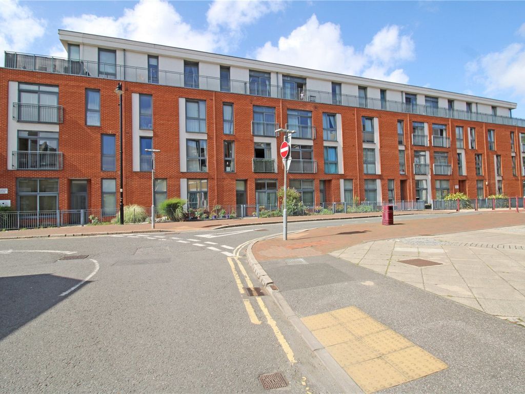 1 bed flat to rent in Charles House, Guildford Street, Chertsey, Surrey