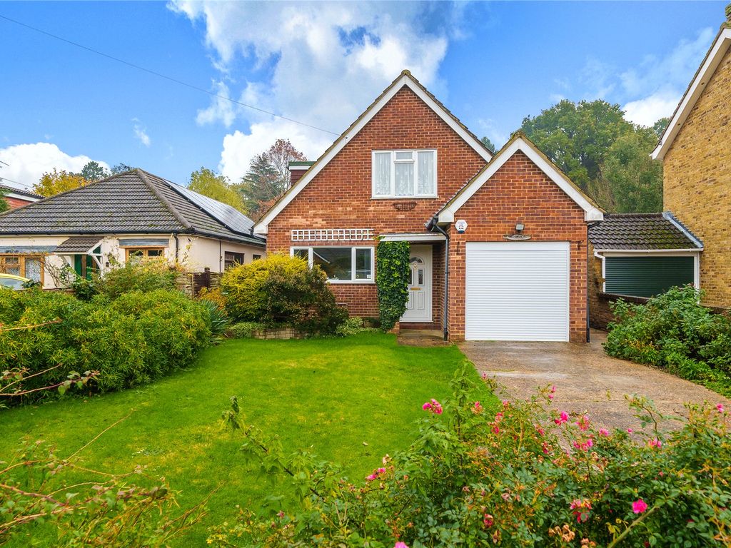 3 bed detached house for sale in Chobham, Woking, Surrey GU24, £700,000