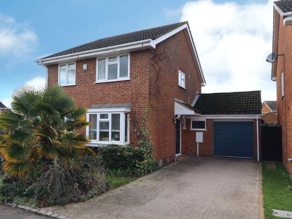 4 bed detached house for sale in Gladstone Close, Newport Pagnell, Buckinghamshire MK16, £