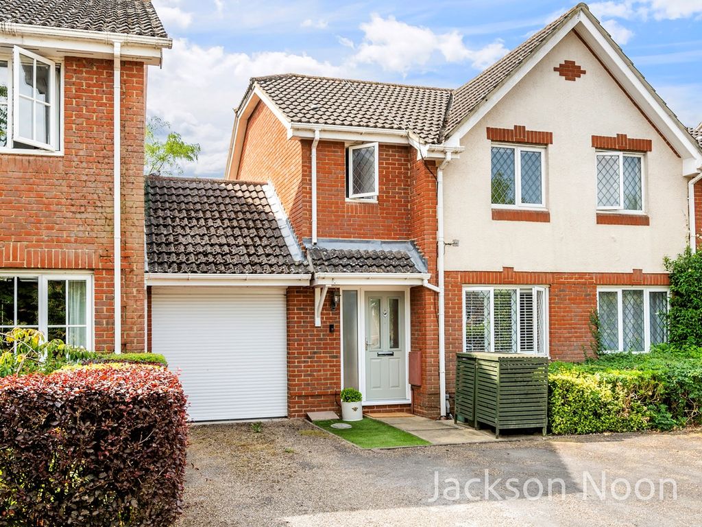 2 bed semidetached house for sale in Galen Close, Epsom KT19 Zoopla