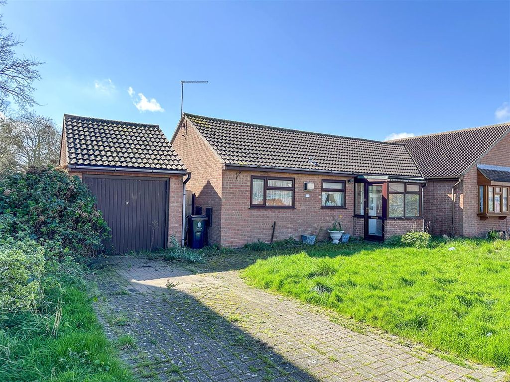 2 bed semidetached bungalow for sale in Litchfield Close, ClactonOn