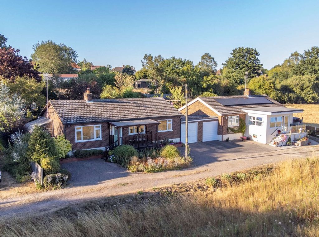 3 bed detached bungalow for sale in Grange Hill, Greenstead Green