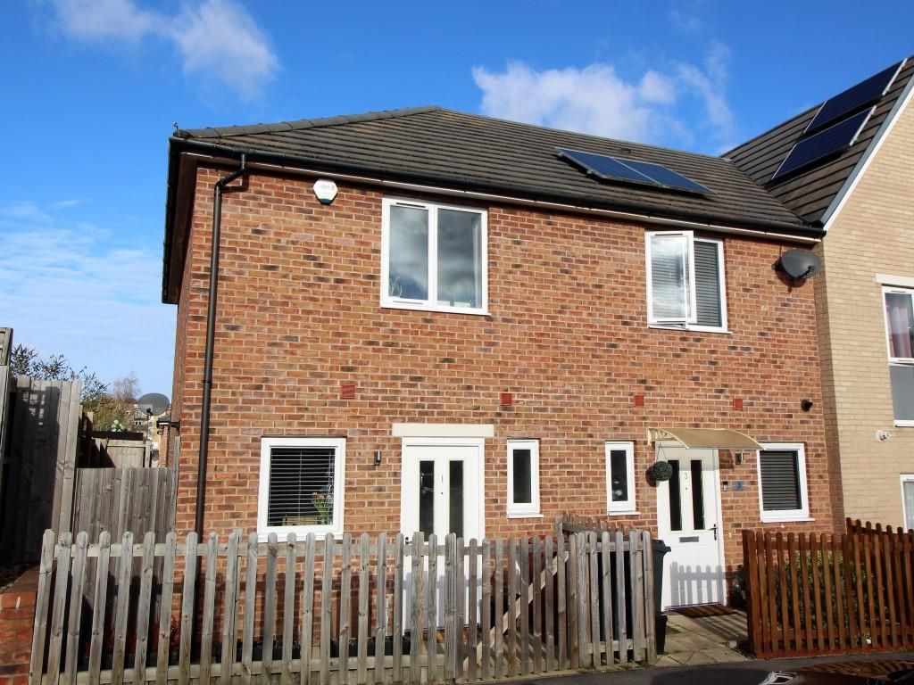 2 bed end terrace house for sale in Eddleston Way, Tilehurst, Reading