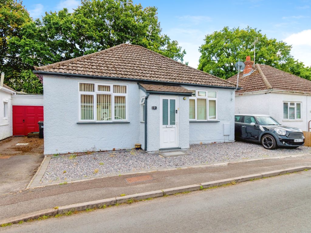3 bed bungalow for sale in Calmore Gardens, Totton, Southampton