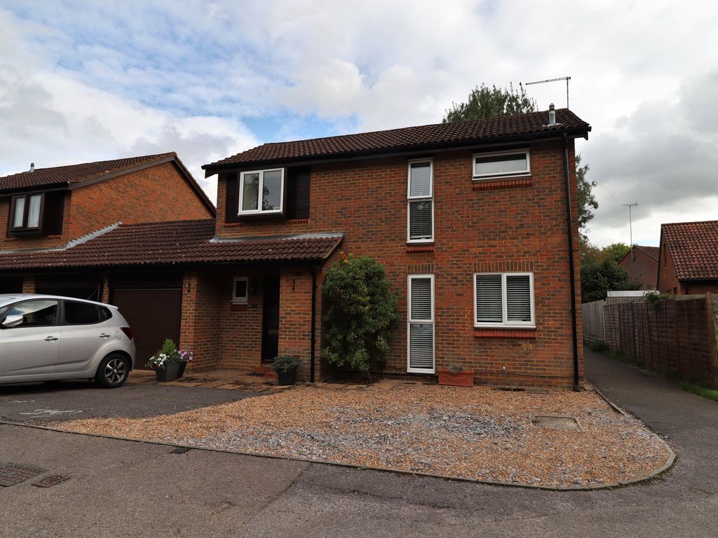 3 bed linkdetached house for sale in Woking, Surrey GU21 Zoopla