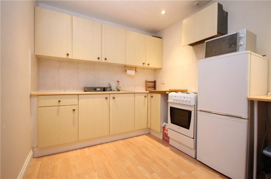 1 bed flat to rent in St. Judes Road, Englefield Green, Egham, Surrey