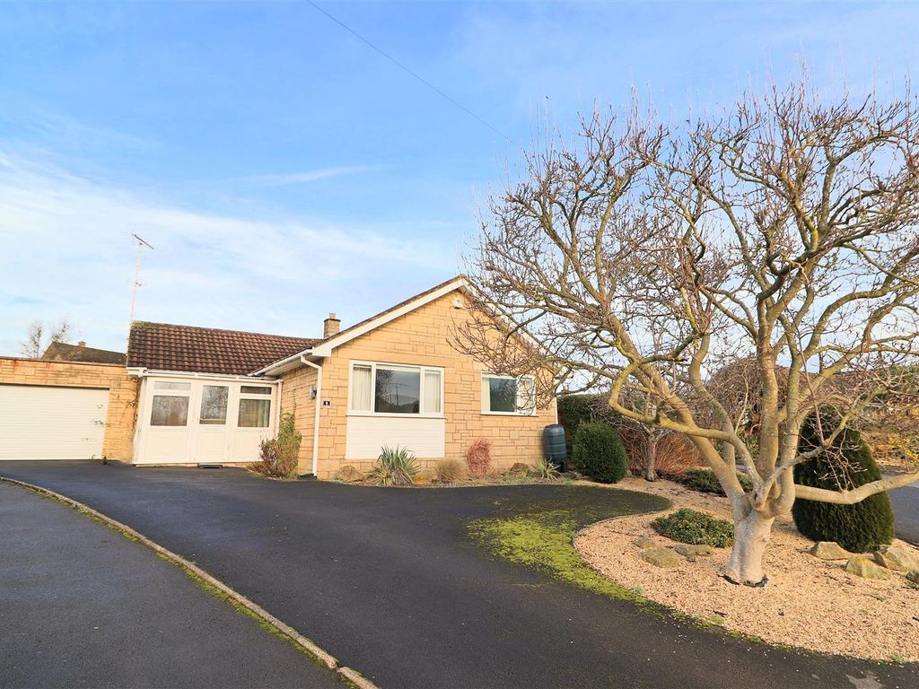 3 bed detached bungalow for sale in View,