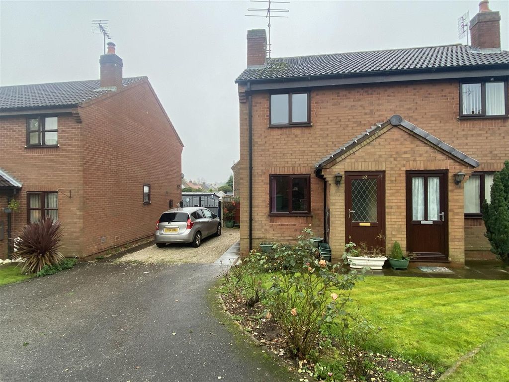 2 bed town house for sale in Fairfield Close, Nether Langwith