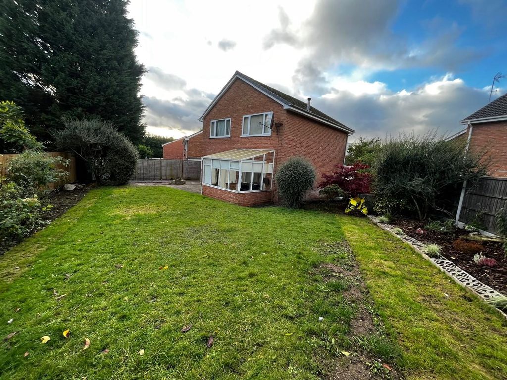 4 bed detached house to rent in Copperbeech Close, Harborne, Birmingham B32, £1,600 pcm Zoopla