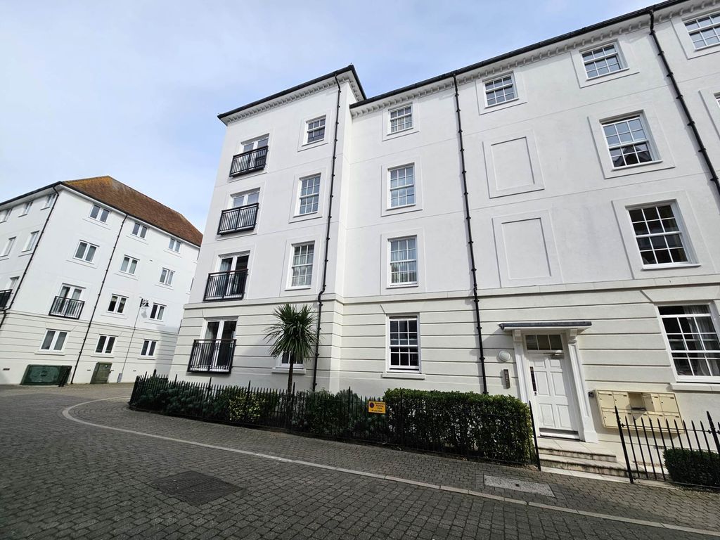 1 bed flat for sale in Old Watling Street, Canterbury CT1, £165,000
