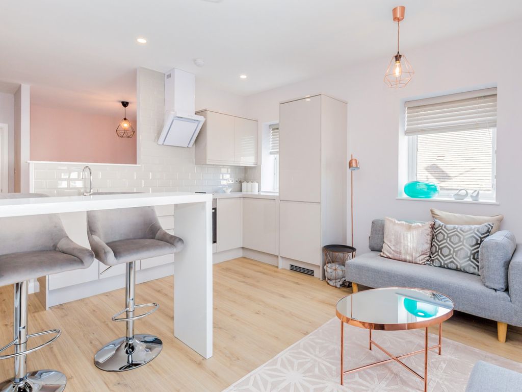 Studio to rent in Welling High Street, Welling DA16, £1,195 pcm Zoopla