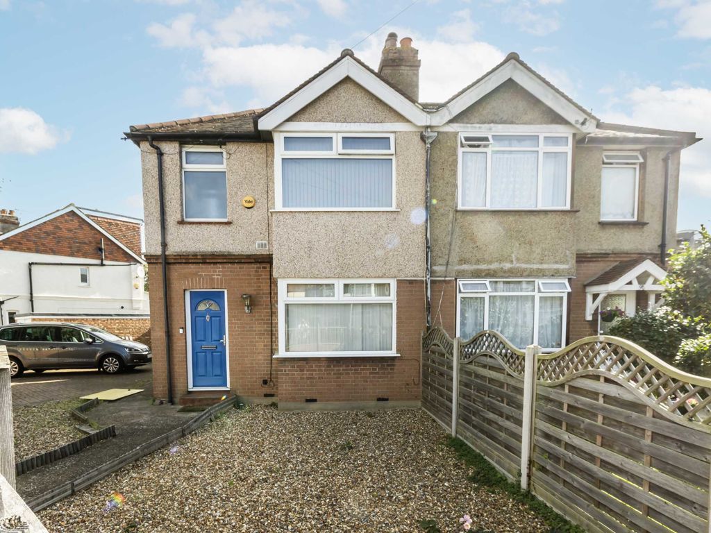3 bed property to rent in Rosslyn Avenue, Feltham TW14, £1,995 pcm Zoopla