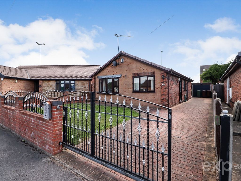 3 bed bungalow for sale in Redland Crescent, Kinsley WF9 - Zoopla