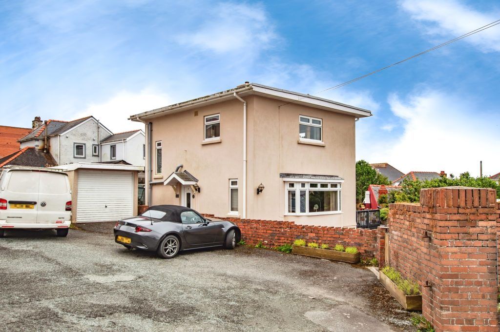 3 bed detached house for sale in The Rath, Milford Haven SA73, £270,000