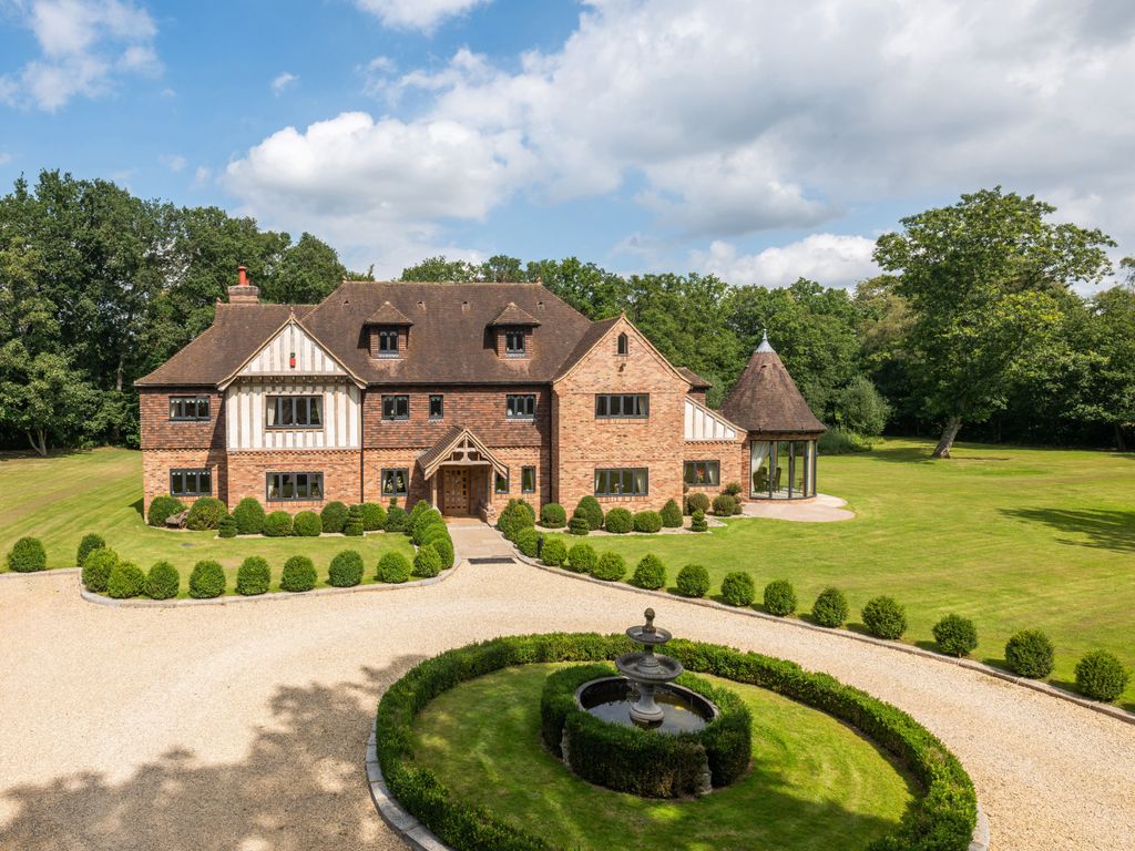 7 bed detached house for sale in Copthorne Common, Copthorne RH10, £