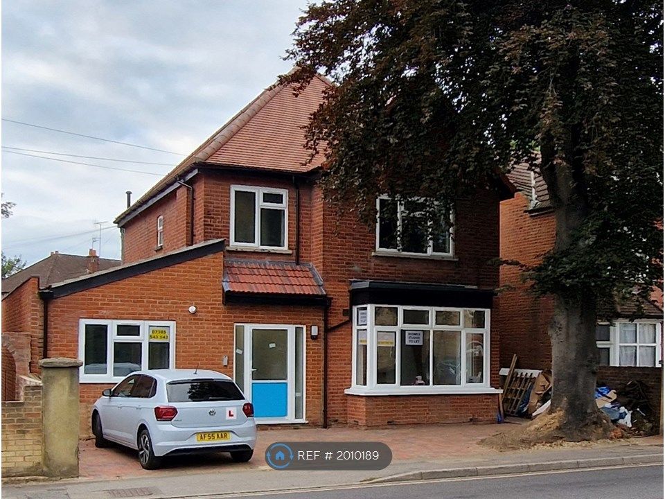 Room to rent in Uxbridge Road, Slough SL1, £875 pcm Zoopla