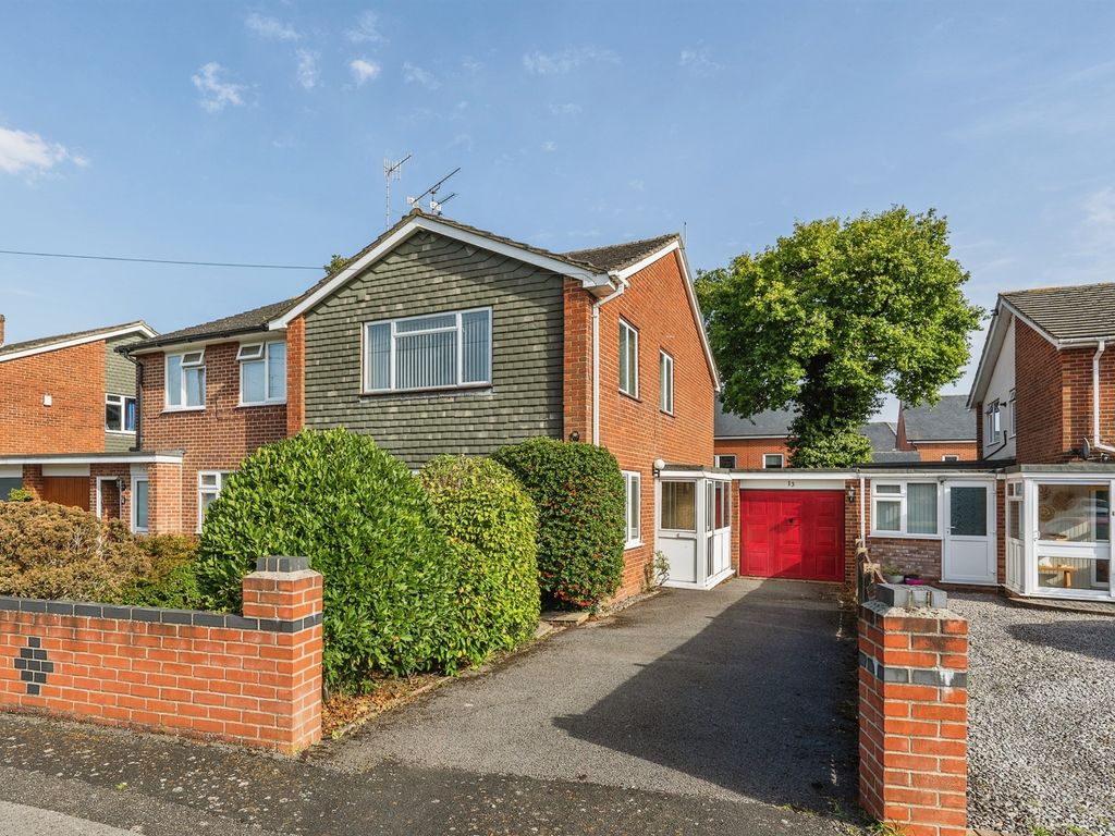 3 bed semidetached house for sale in Crescent, Totton