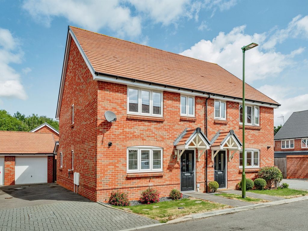 3 bed semidetached house for sale in Acorn Avenue, Crawley Down
