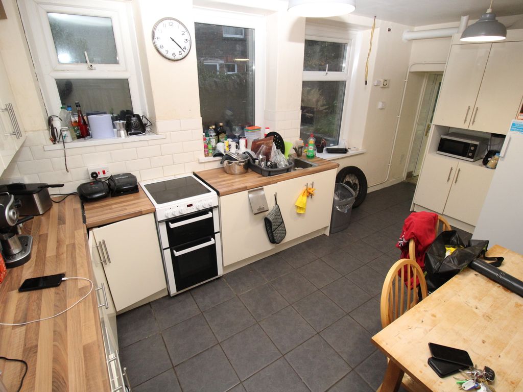 5 bed terraced house to rent in Llantwit Road, Treforest, Pontypridd