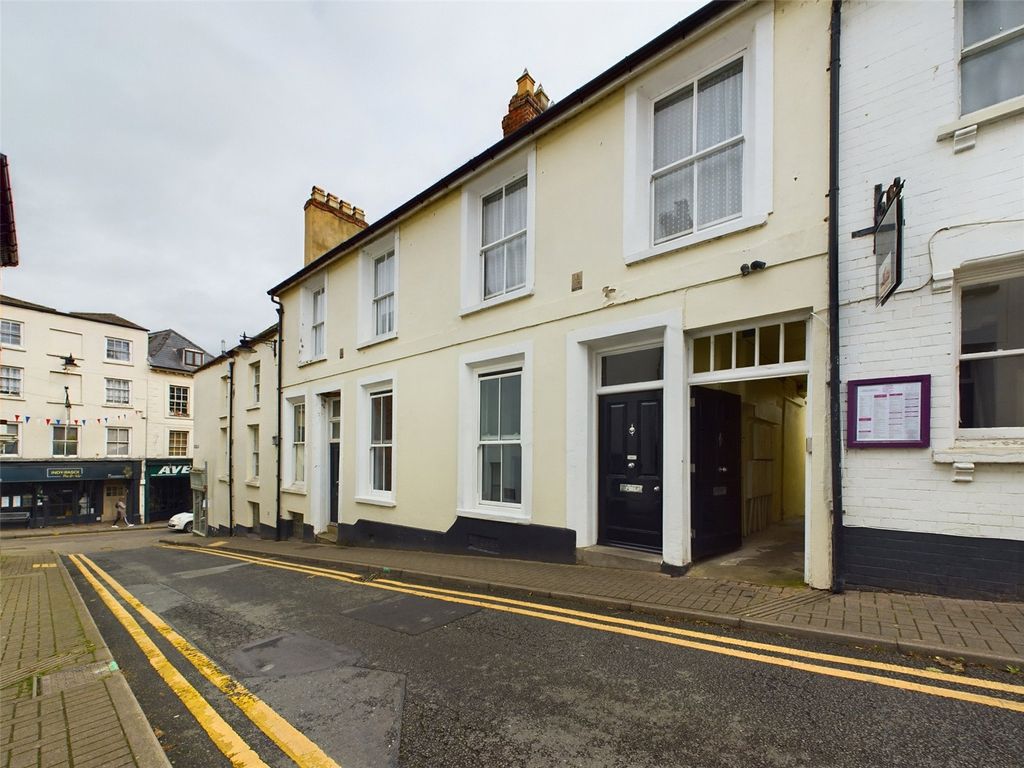 2 bed flat for sale in Church Street, RossOnWye, Herefordshire HR9, £
