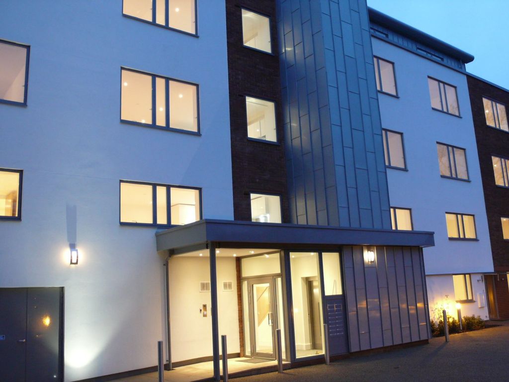 2 bed flat for sale in Pemberton Road, East Molesey KT8 Zoopla