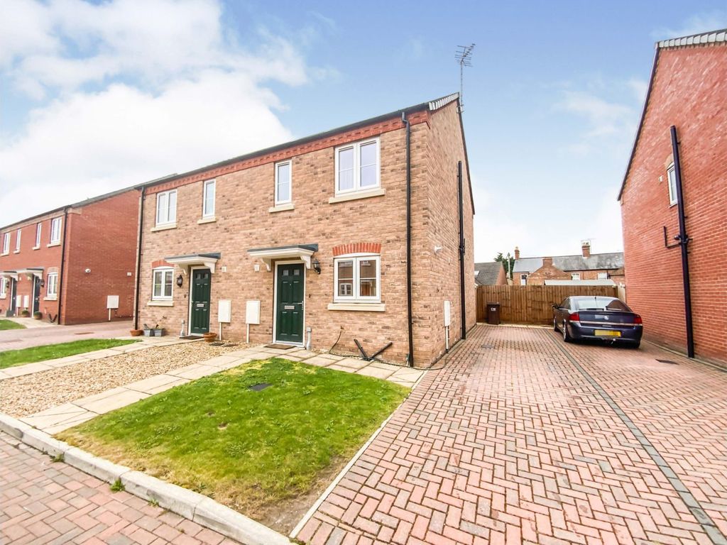 3 bed semidetached house for sale in Spire View, Holbeach PE12, £