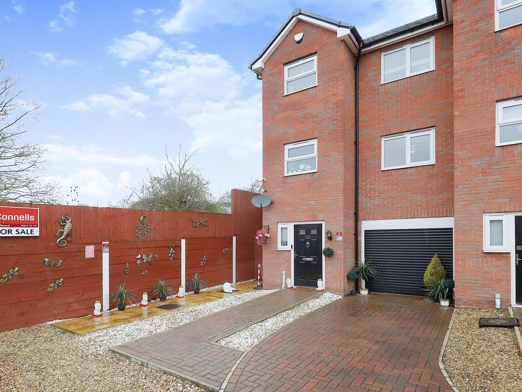 4 bed town house for sale in Marlborough Place, Bilston WV14 Zoopla