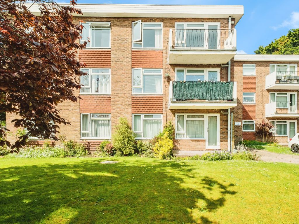 1 bed flat for sale in Wallace Avenue, Worthing, West Sussex BN11, £