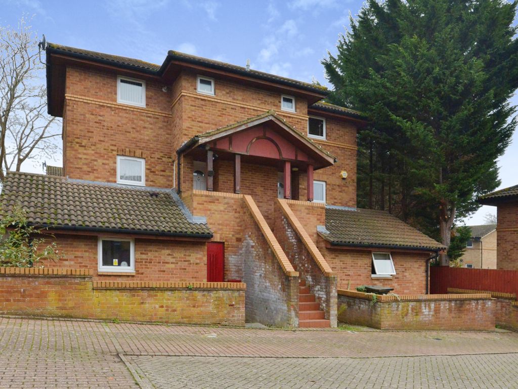 2 bed for sale in Clapham Place, Bradwell Common, Milton