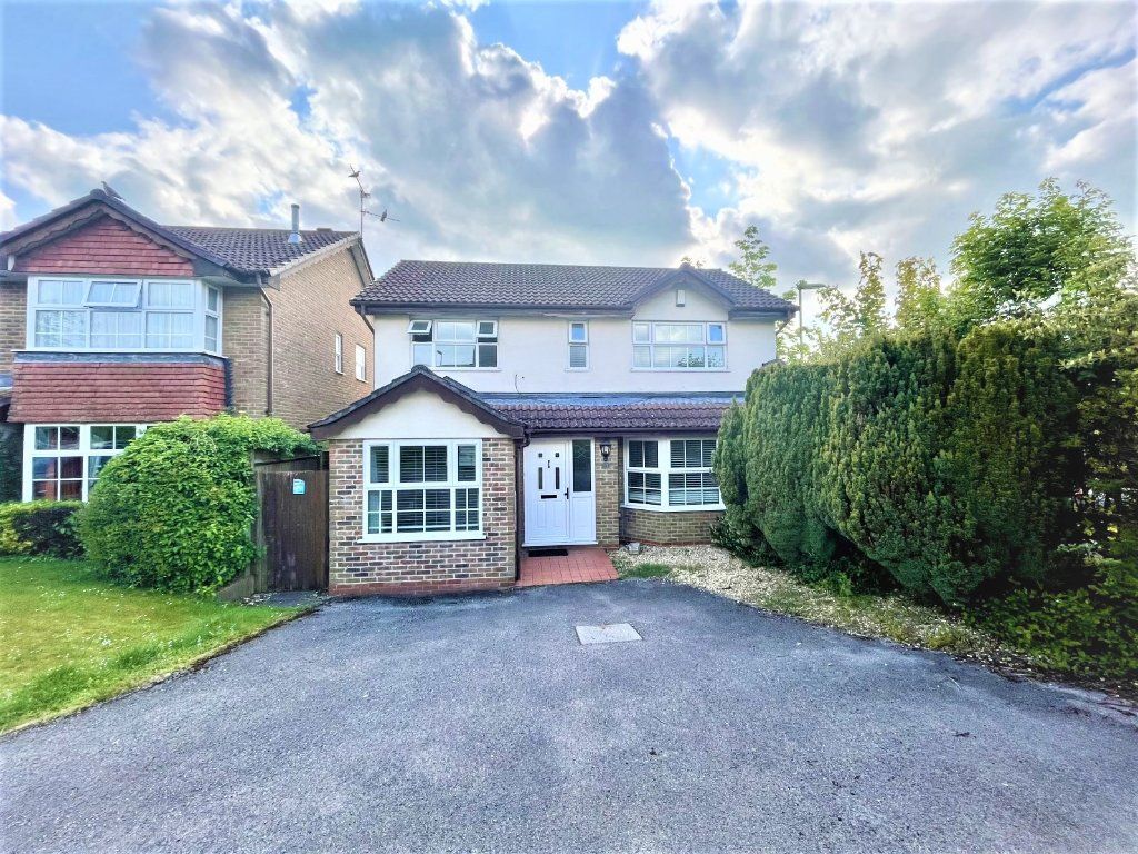 4 bed detached house for sale in Centurion Way, Basingstoke, Hampshire