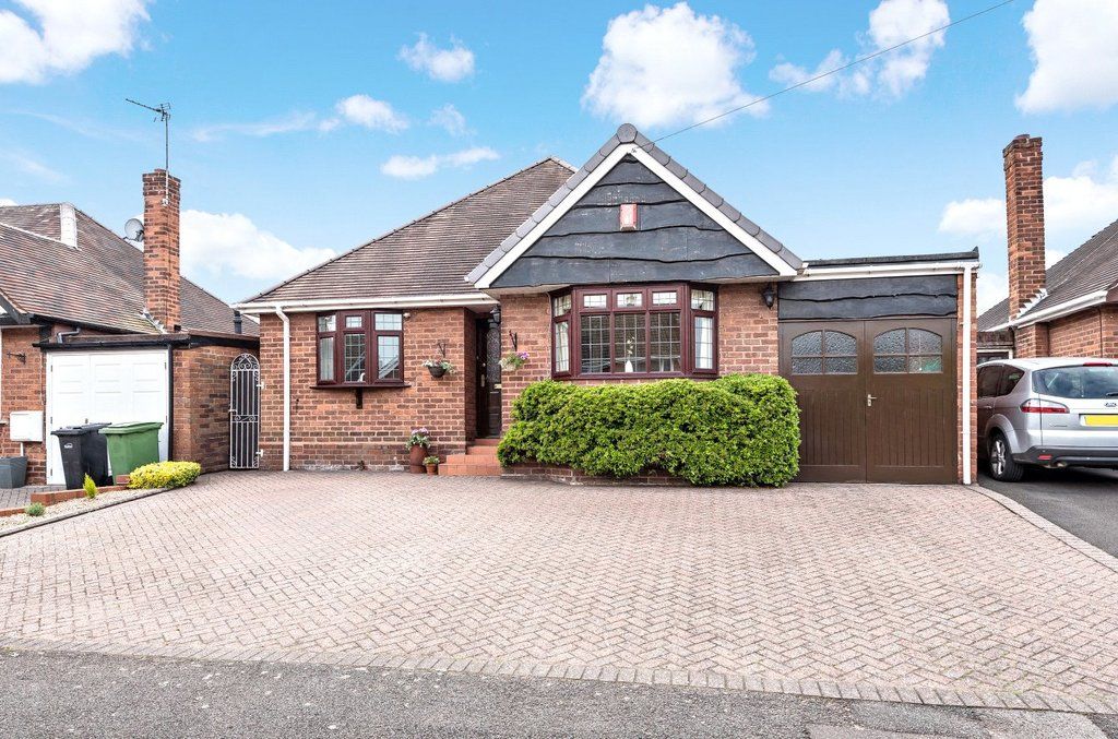 3 bed bungalow for sale in Lynwood Avenue, Wall Heath, Kingswinford DY6